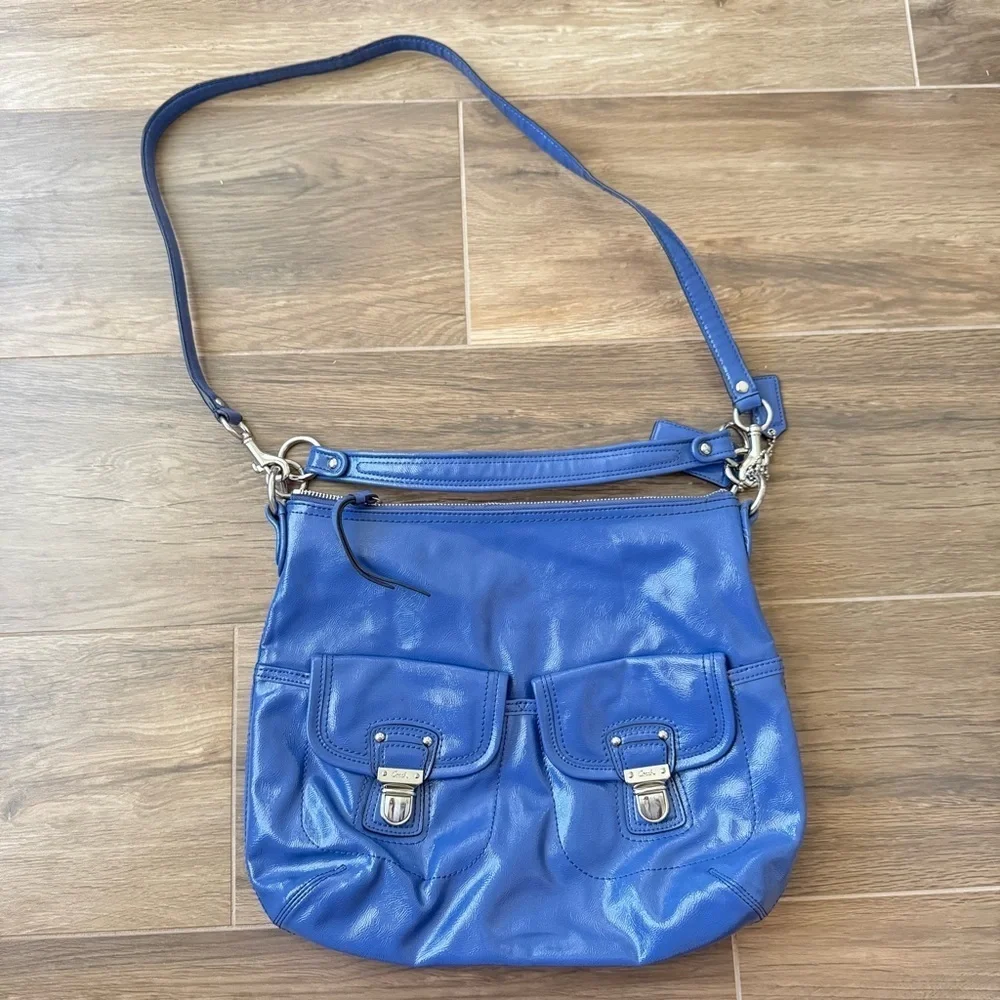 COACH F23401 Periwinkle Daisy Liquid Gloss Pocket Hobo Bag